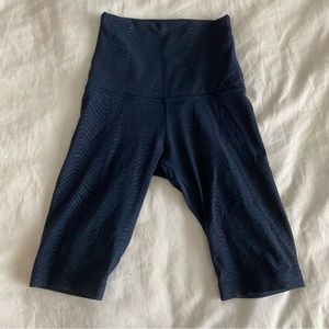 Lululemon | High Rise Short 8” | Sz 2